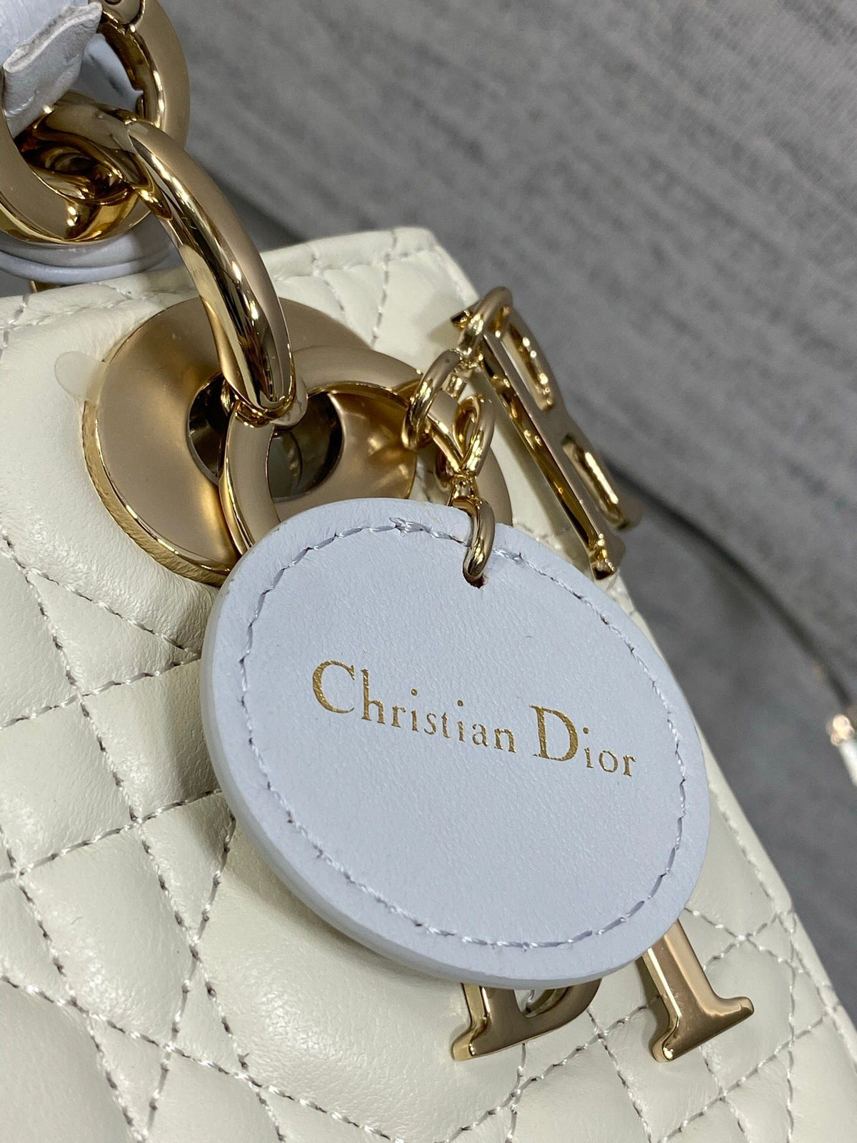 Classic Lady's latest bow-tie Princess Diana bag. A must-have three-compartment bag for everyone. Charming, elegant and full of aura. It is also full of femininity when carried cross-body. Classic fashion style. This beautiful bag is available on Instagra