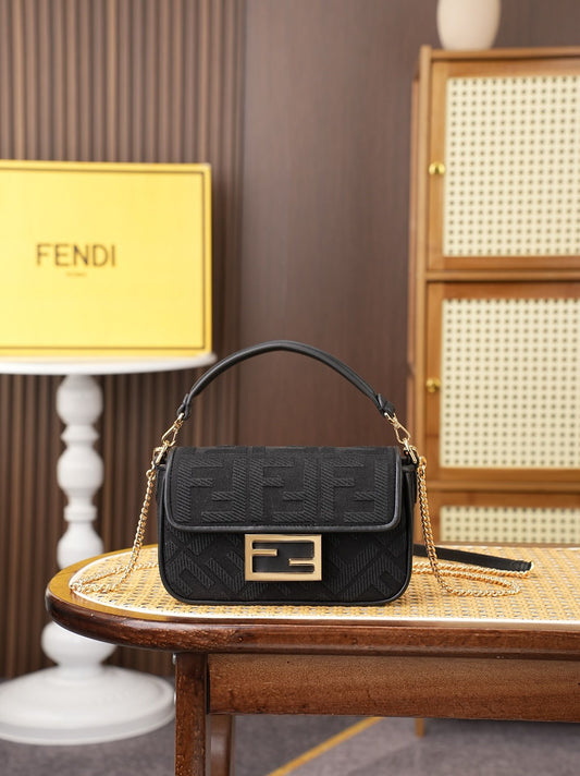 Model 6004, small size 20cm, FENDI's popular classic Baguette, crafted from high-quality canvas material, features double FF three-dimensional embroidery throughout the entire bag, creating an unparalleled texture. It comes with a detachable shoulder