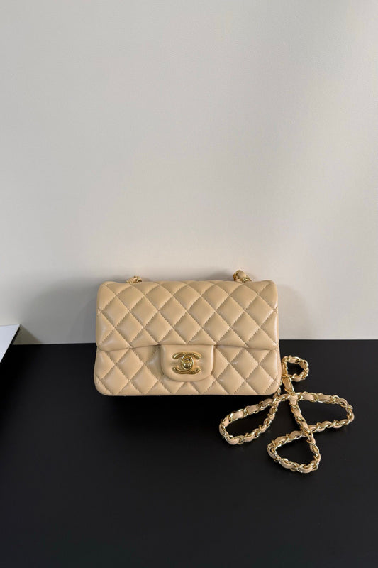 Upgraded version (full leather inside and outside) CF 20cm lambskin. Exclusive good product on the market. Please see the pictures for leather details and workmanship. It is perfect. Welcome to compare. 116 apricot gold buckle.