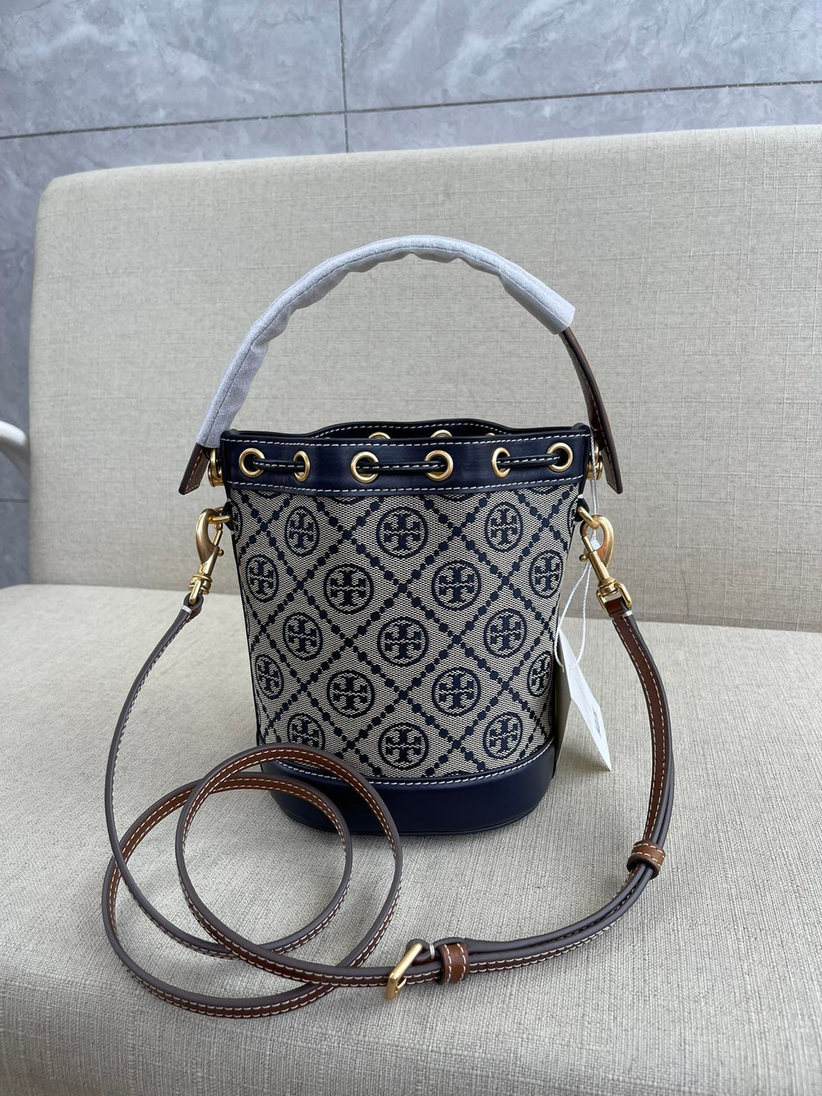 TORY BURCH TB Latest and Most Popular TMonogram Jacquard Drawstring Bucket Bag Logo Jacquard Double T Logo Women's Single Shoulder Crossbody Stray Bag Size: Length 16, Height 18.5, Width 11