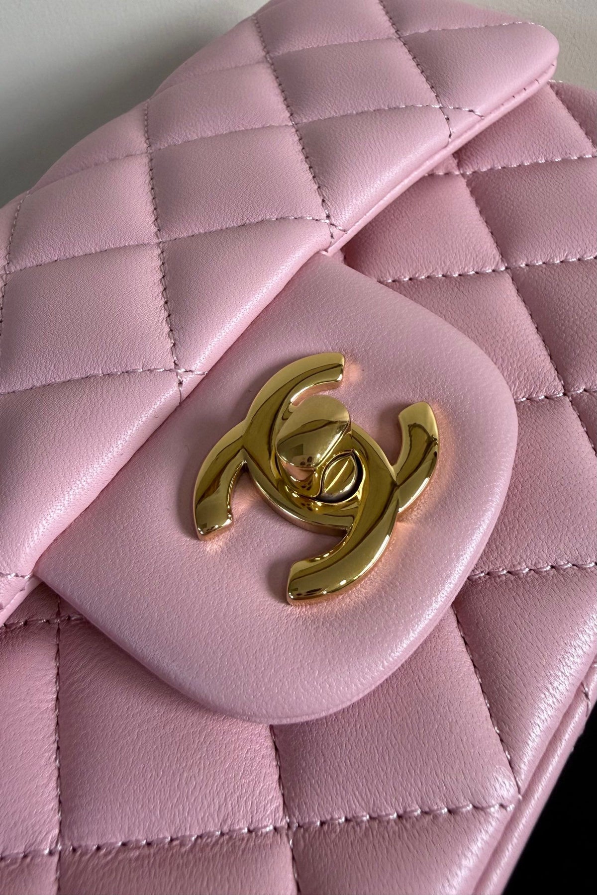 Upgraded version (full leather inside and outside) CF 20cm lambskin. Exclusive product in the market. Please see the pictures for leather details and workmanship. It is perfect. Welcome to compare. 116 pink gold buckle