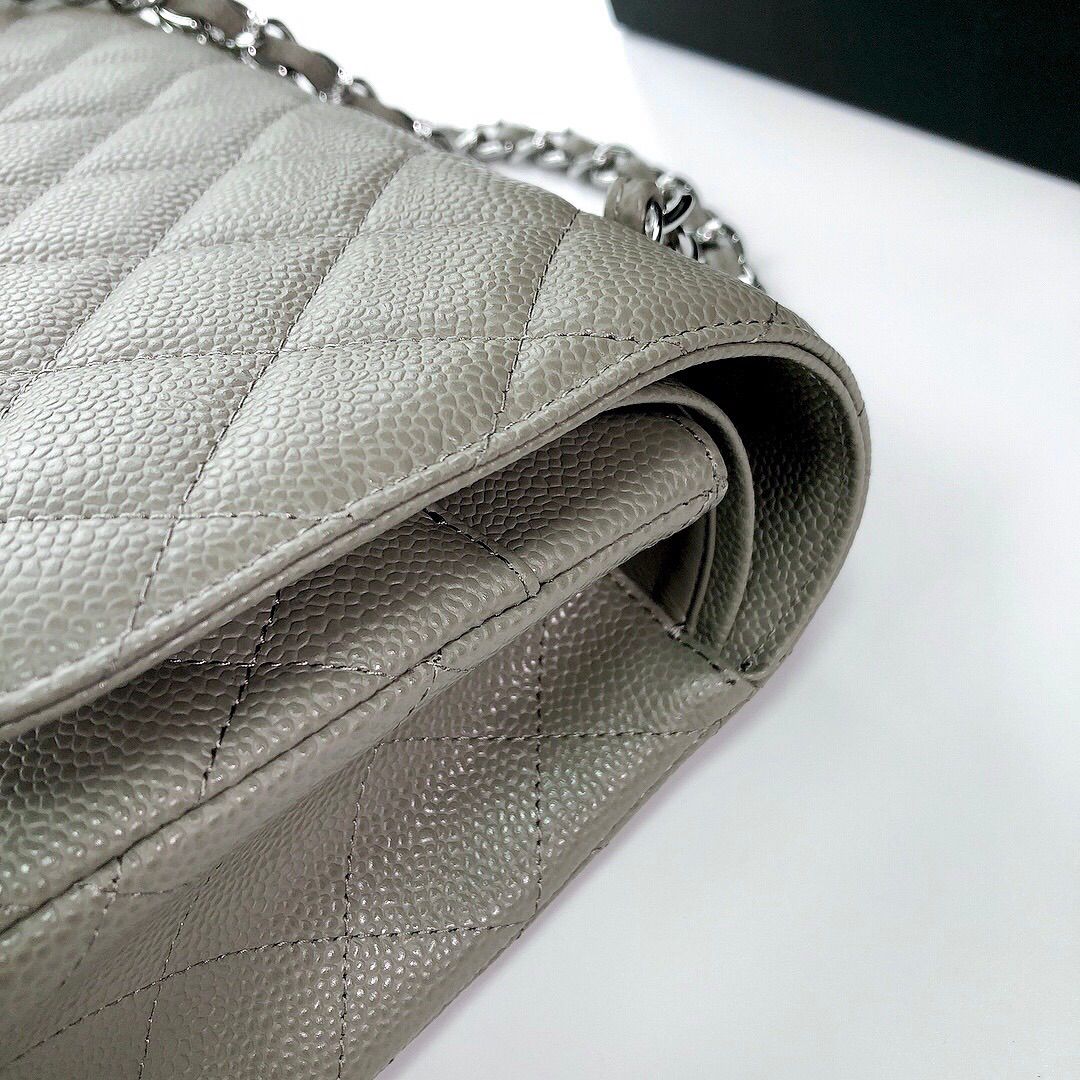 Exclusive real shot of classic ball pattern caviar cowhide 1113Jumbo imported original cowhide CF..MM directly regarded as high-end quality size 30Cm gold and silver buckle in stock P1180 Some new bags have canceled the laser mark and ID card and replaced