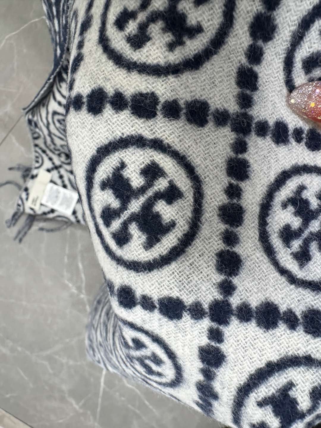 TORY BURCH.TB new double-sided scarf/navy blue