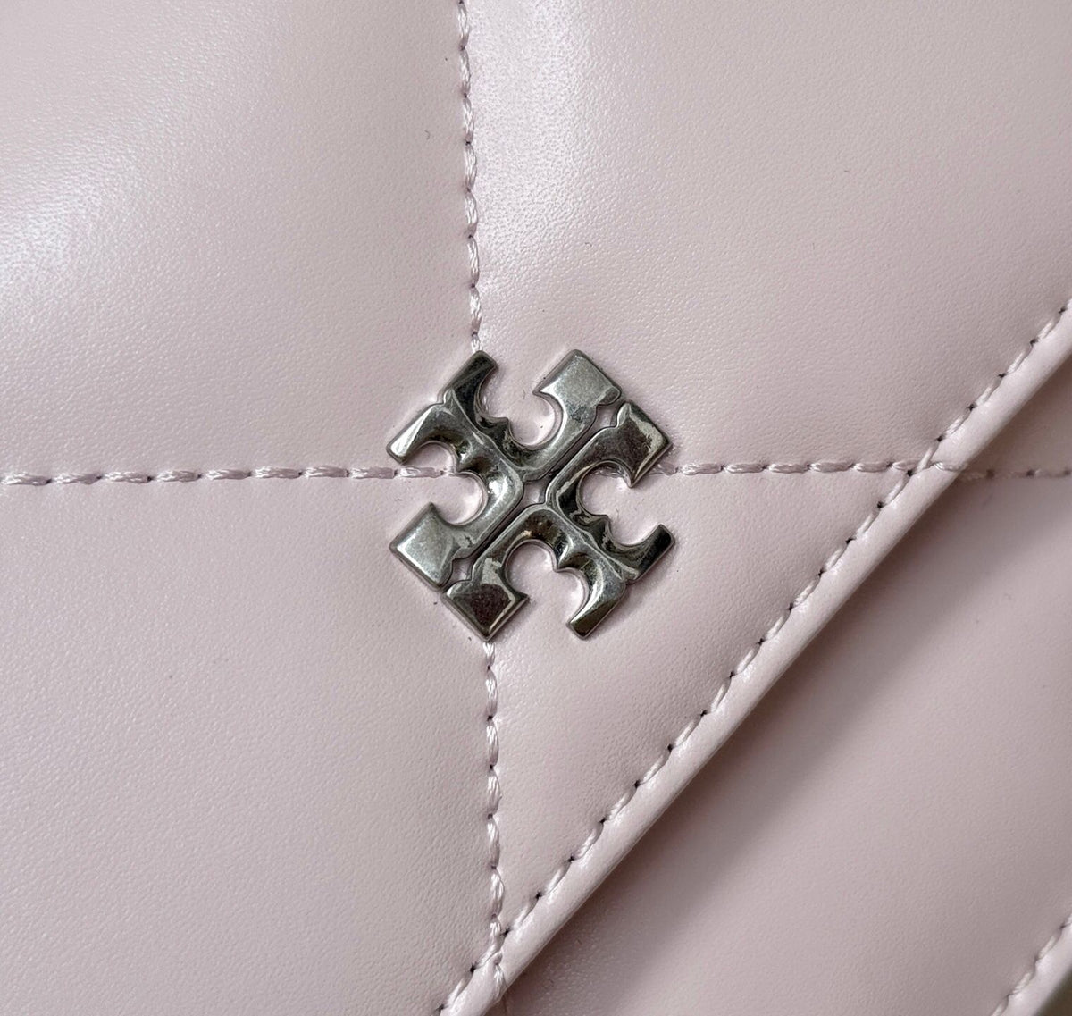 Lavender Purple TORY BURCH KIRA CHEVRON DIAMOND QUILT MINI TOP HANDLE CHAIN WALLET Mini Flip Tote With Fluffy Diamond Quilted Design, Three Dimensional Texture Shines on Classic Shapes, Paired with Iconic Slanted Double T LOGO and Chain Shoulder Strap