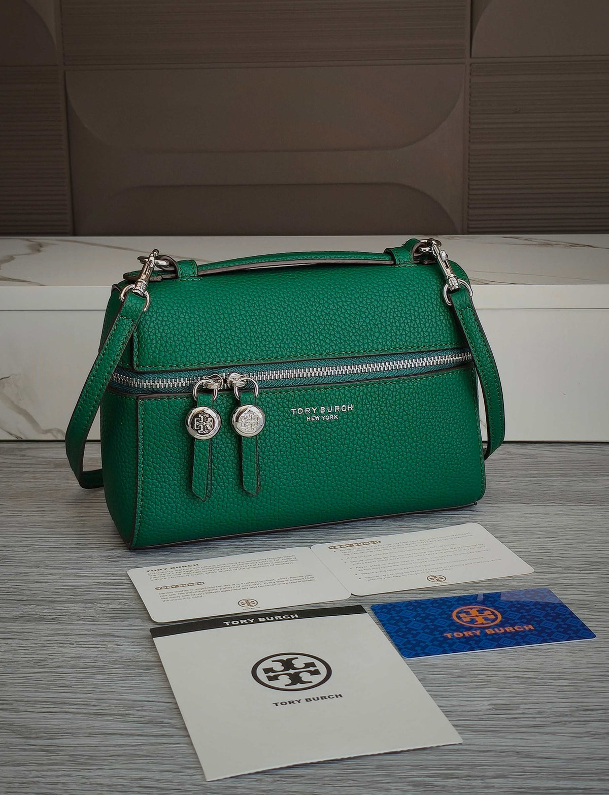 TB new Tory Burch lychee patterned cowhide box bag, cowhide makeup bag, single shoulder, single shoulder, crossbody, or handbag is both suitable
