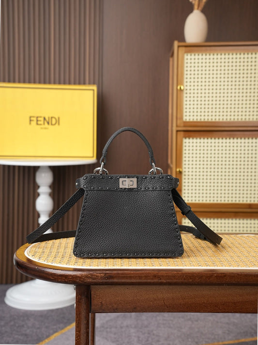 Model 15009 Black Size 20cm Detail Black Hand sewn Peekaboo ISeeU Medium Handbag Litchi Pattern Calfskin Material with Classic Twist Lock Soft Nappa Leather Lining on Both Sides Separated by Hard Dividers with Buckle Internal Pocket and Gold Metal Piece
