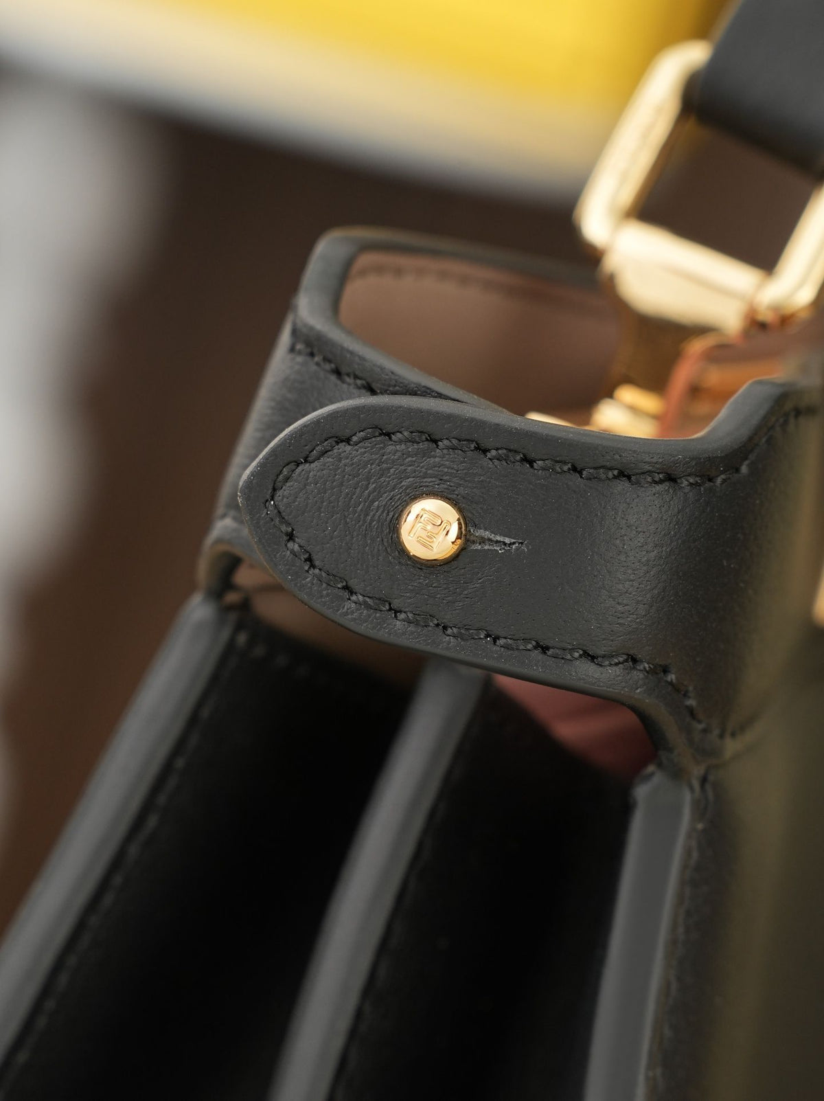 Model 8005, small size 20*11*15cm, FE ND1 "peekaboo I see u" handbag. Brand new "peekaboo I see u" is designed to showcase your unique side. The new style continues the classic trapezoidal silhouette and square twist lock design of the original "peekaboo"