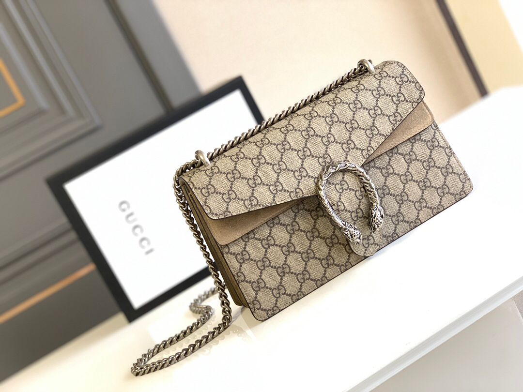 The highest version, original factory leather, top-grade original single product, comes with a full set of packaging. The bag, Diosus, is a medium-sized Pvc bag with khaki frosted leather. It remains a great favorite, and the entire bag looks more texture