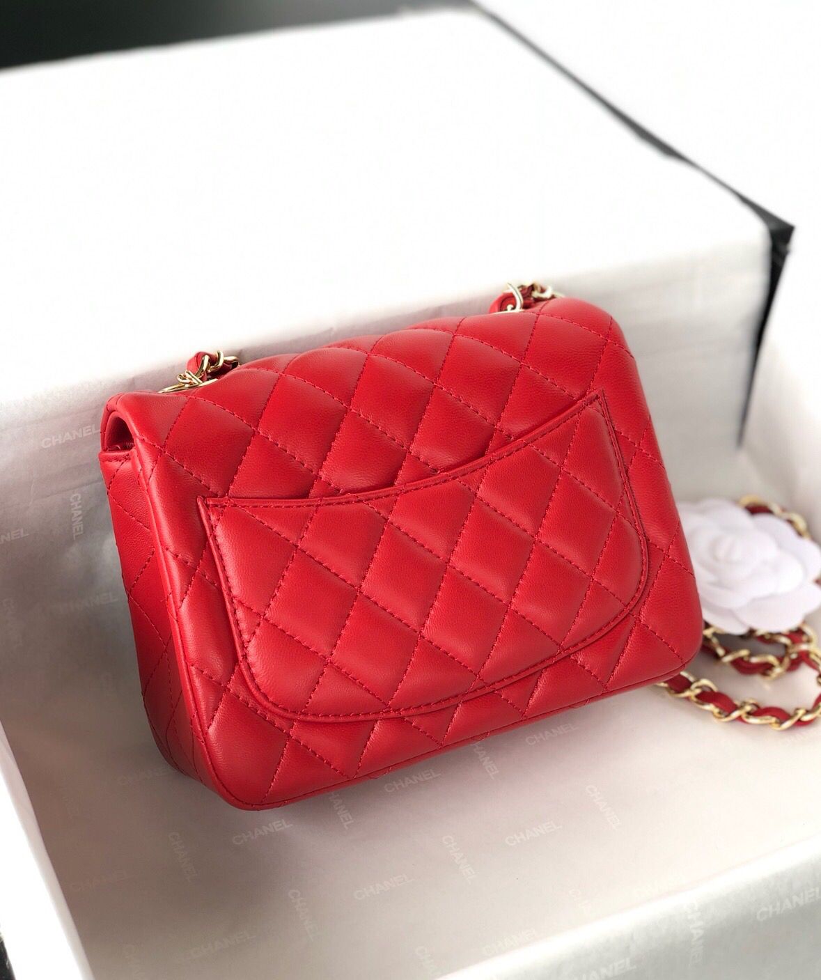 Fang Fatzi Mini 17cm CF has a very feminine elegance and inherits classics. It is listed as the historical sales champion and is an indispensable piece in every pink fan’s wardrobe. 17cm650 Sheepskin