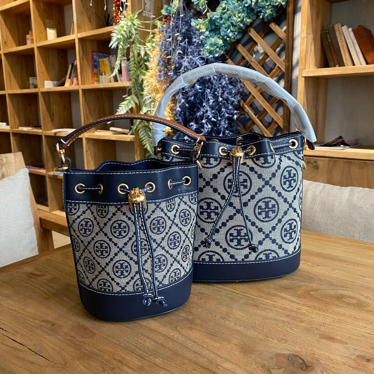 Purchasing Quality 1616 Small TORY BURCH Monogram 2021 Summer New Drawstring Bucket Bag Texture Navy Blue Canvas Fabric with Sharp Body Retro Jacquard Decoration for a More Casual and Stylish Overall Style