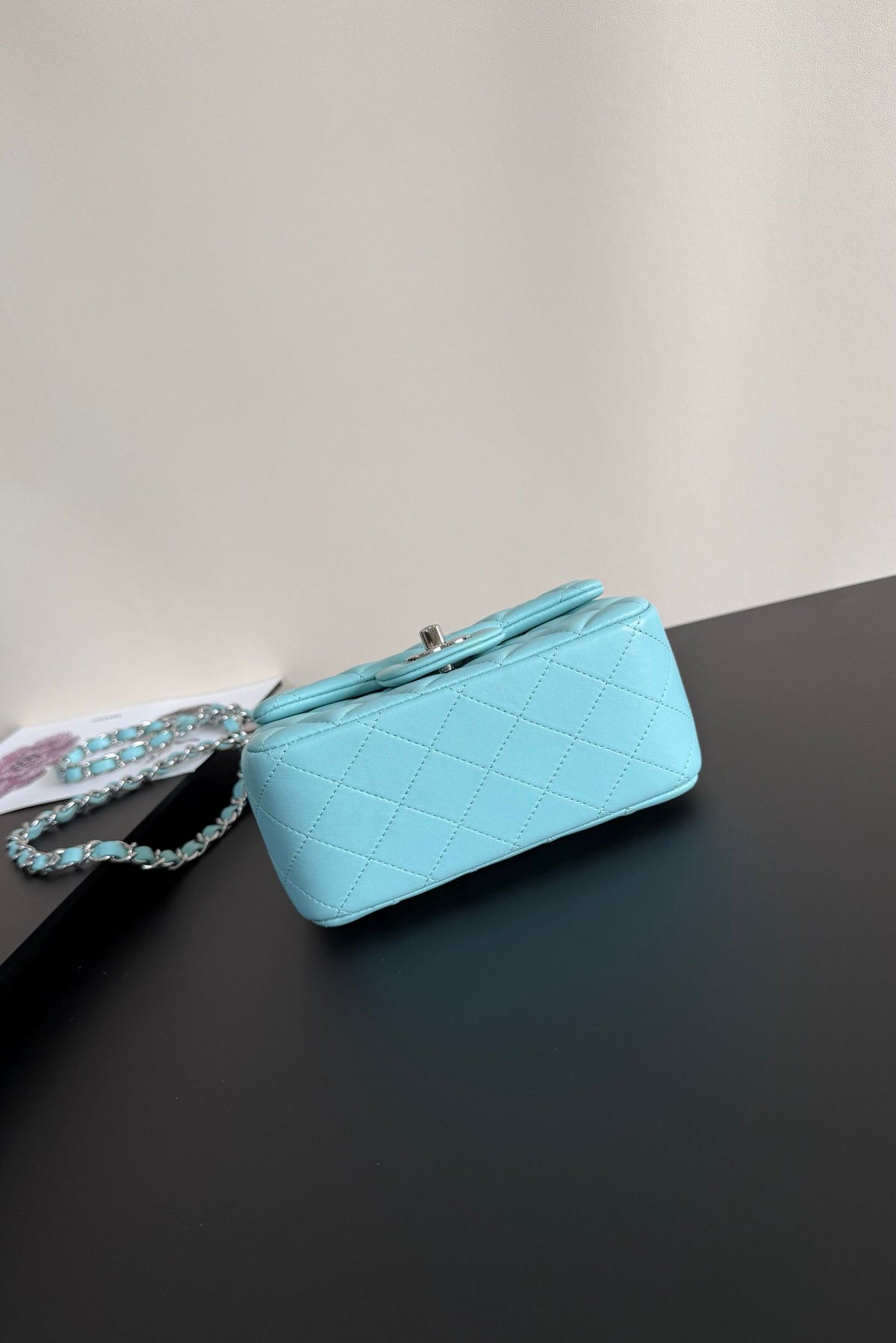 Tiffany Blue Silver Buckle Classic Flap Ten Thousand Years Classic Cf Square Fatty Return is exquisite and durable. A timeless style that can be matched with anything.