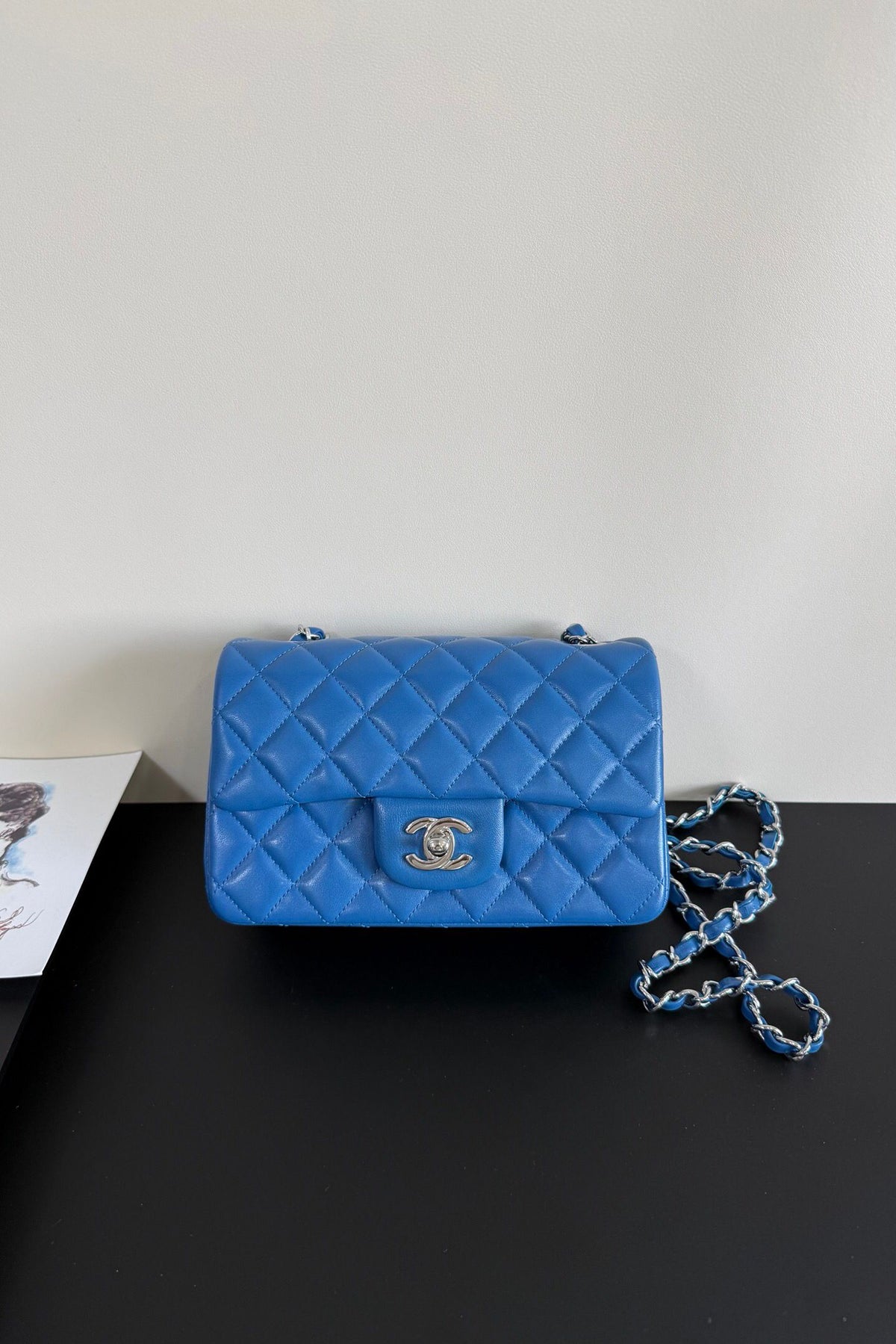 Upgraded version (full leather inside and outside) CF 20cm lambskin. Exclusive product on the market. Please see the pictures for leather details and workmanship. It is perfect. Welcome to compare. 116 electro-optical blue silver buckle.