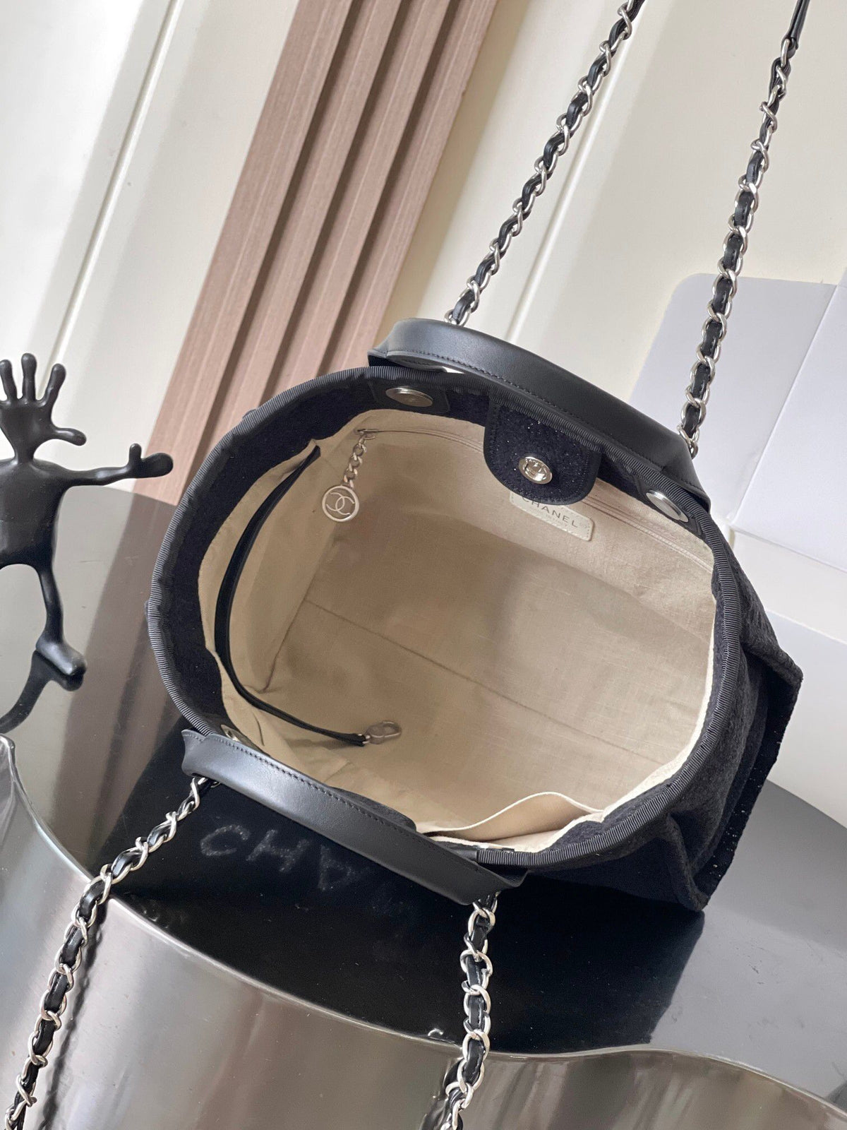 CHANEL26A small beach bag tweed silver wire + all steel hardware