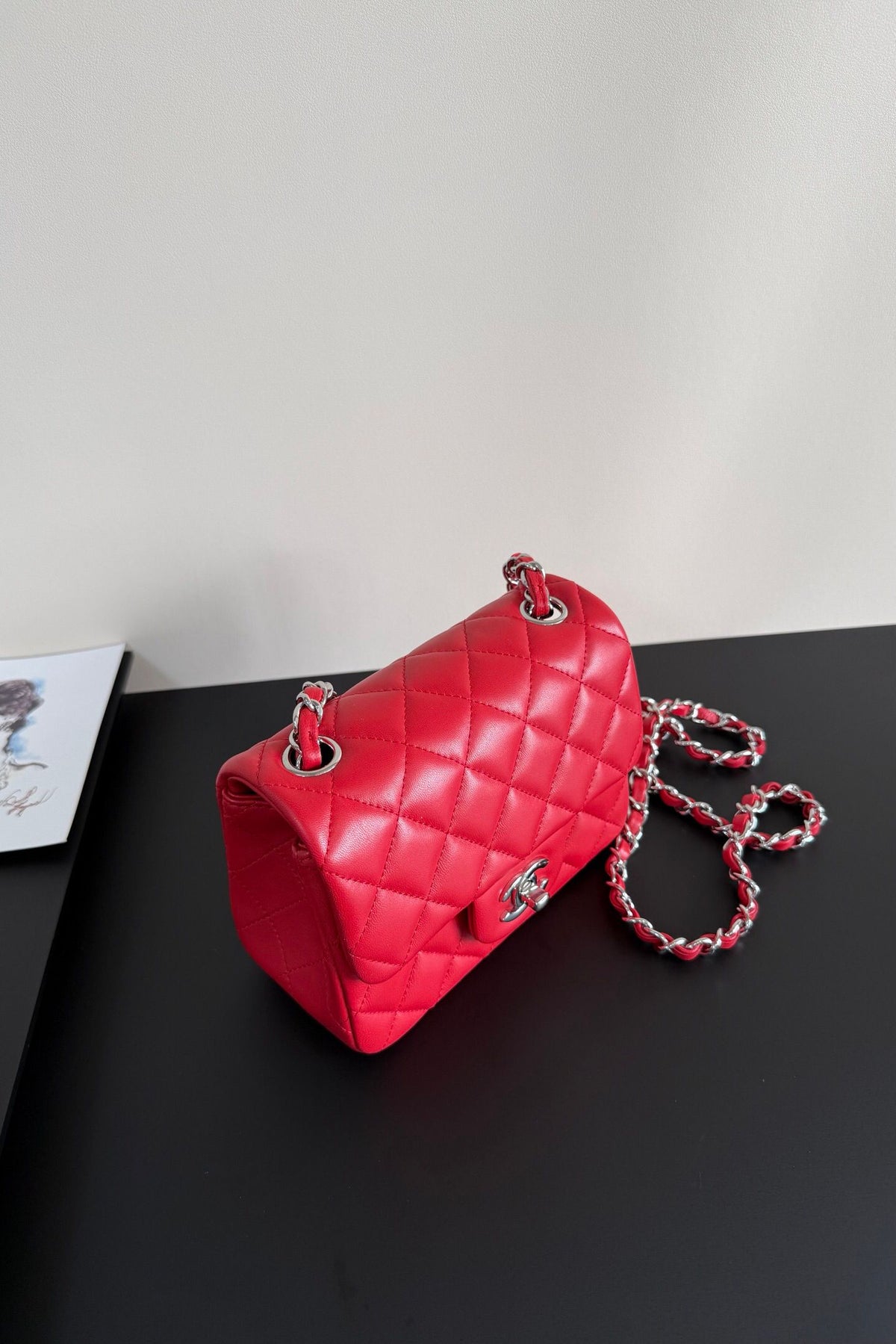 Big red silver buckle Classic Flap classic Cf square fat return is exquisite and durable, a timeless style that can be matched with anything