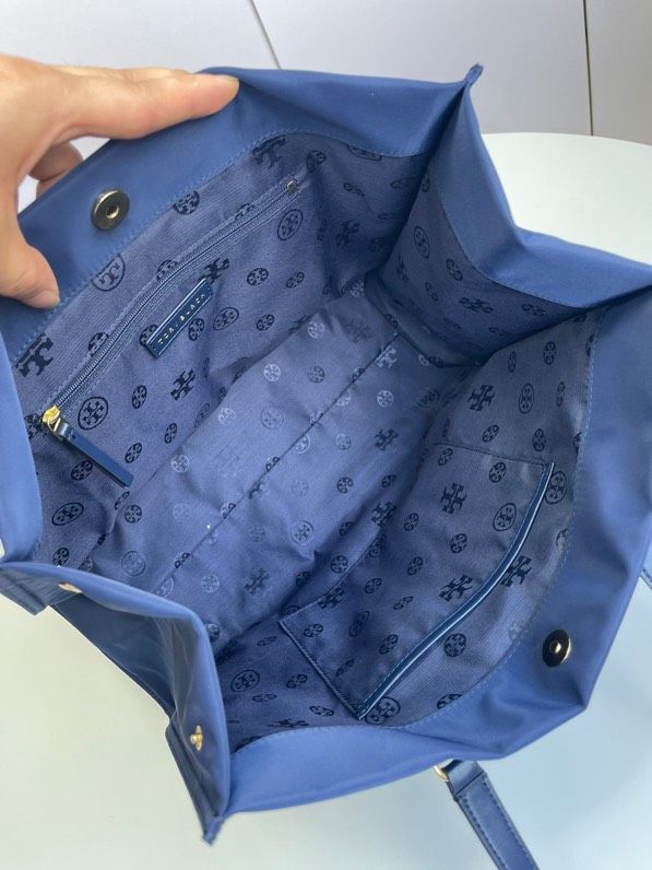 Black and blue arrived at 81478 tory Burch ELLA new solid color nylon shoulder tote bag, with excellent practicality and size 372616. Number h007 P370