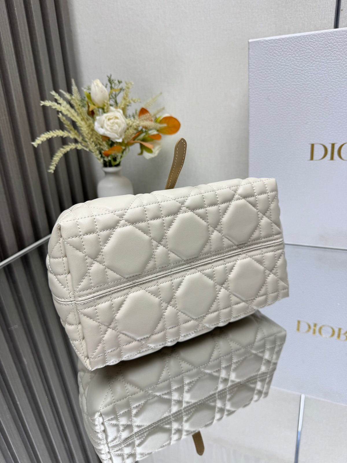 TOUJOURS handbag [new color chalk white with camel rice small size]