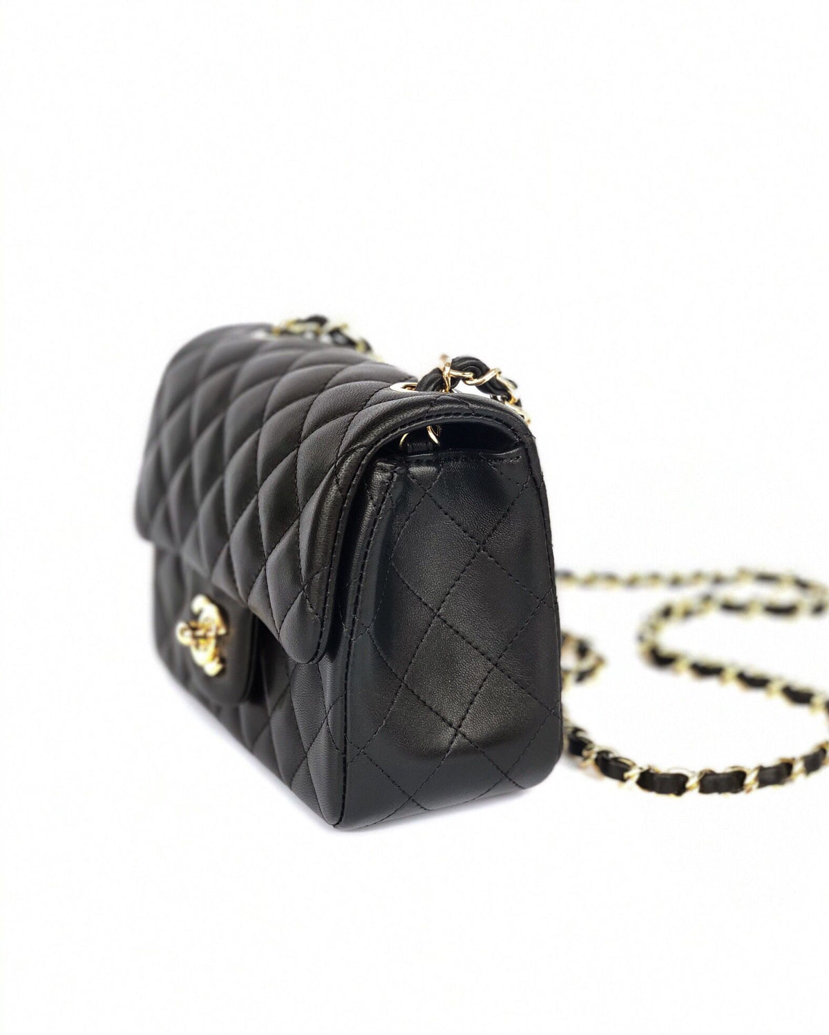 Fatty Fang Mini 17cm CF has a very feminine elegance, inherits the classics, is listed as the historical sales champion, and is an indispensable item in every pink fan’s wardrobe. 17cmp650 sheepskin