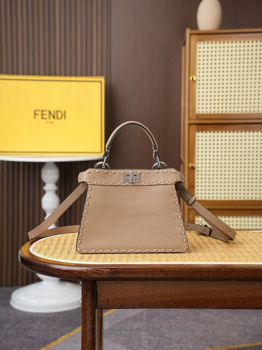 Model 15009 Pigeon Grey Size 20cm Details Pigeon Grey Hand sewn Peekaboo ISeeU Medium Handbag Litchi Pattern Calfskin Material with Classic Twisted Lock Soft Nappa Leather Lining on Both Sides Separated by Hard Dividers with Buckle Internal Pocket and