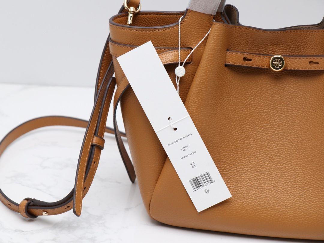 Purchasing Quality 420 Latest Tory Brunch Little Xiaomi Tote Bag Made of Soft Pebble Leather with a Soft Waist silhouette, It is the Ultimate Daily Handbag. Lightweight, spacious interior with deep pockets, thin waistband, and our brand new button logo