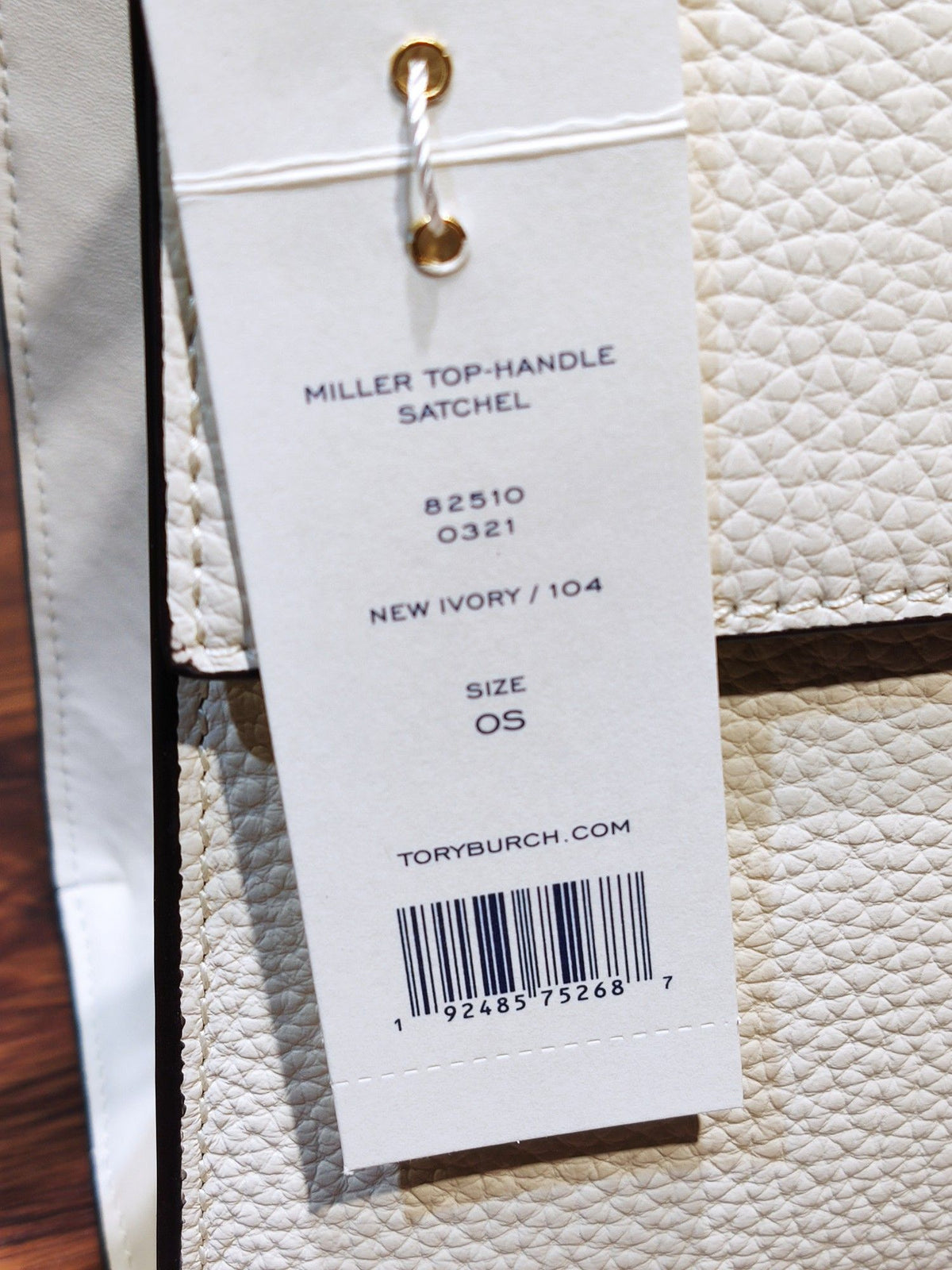 TORY BURCH's classic Miller handbag features lychee patterned cowhide and adjustable length woven leather diagonal straps, showcasing a variety of fashionable styles. The flip cover is equipped with magnetic snap fasteners