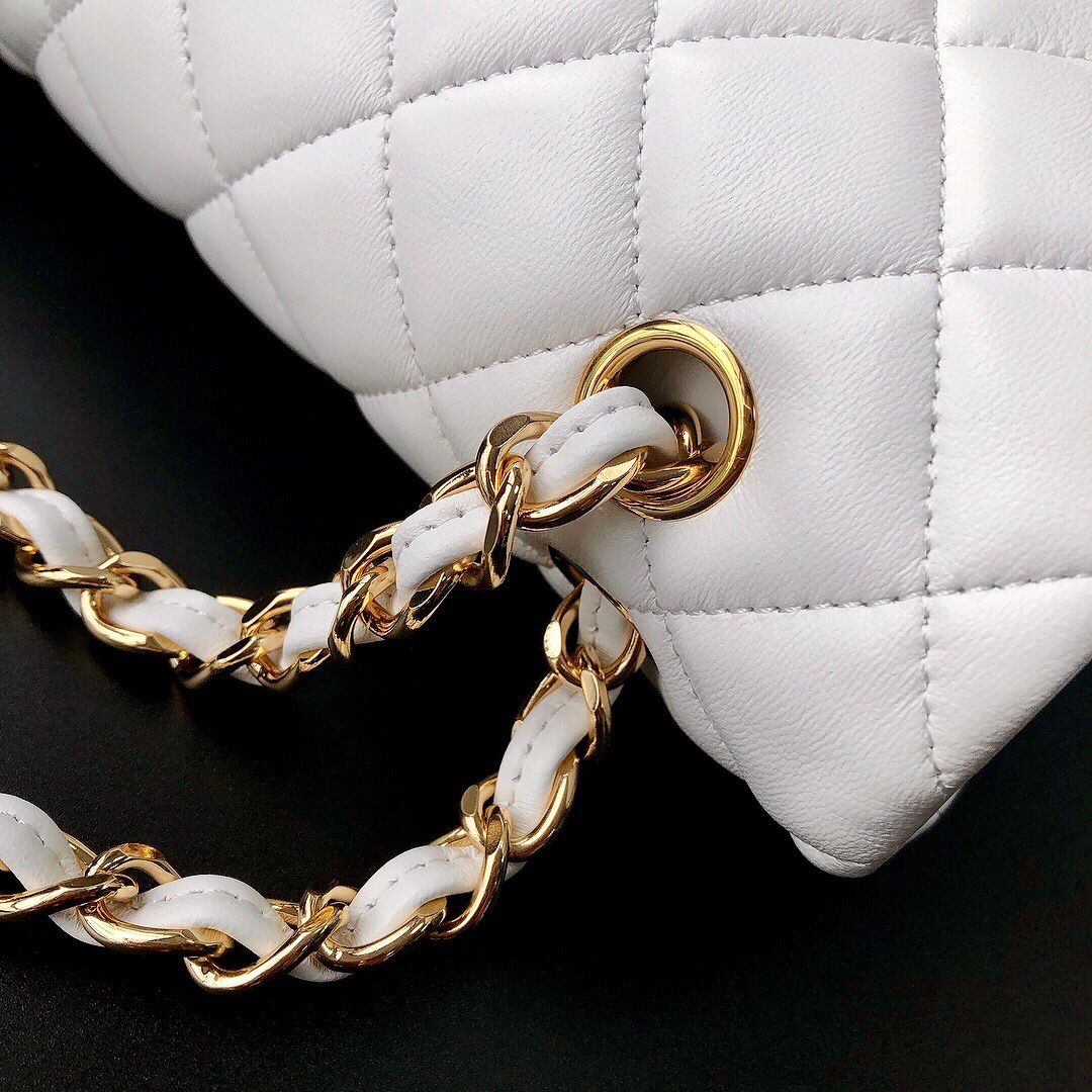 The latest upgraded version A1113, so beautiful that no one has friends CF, classic rhombus series, original lambskin small buckle version, professionally customized heavyweight hardware shoulder straps, hand-made wiring, lined leather, exquisite hot