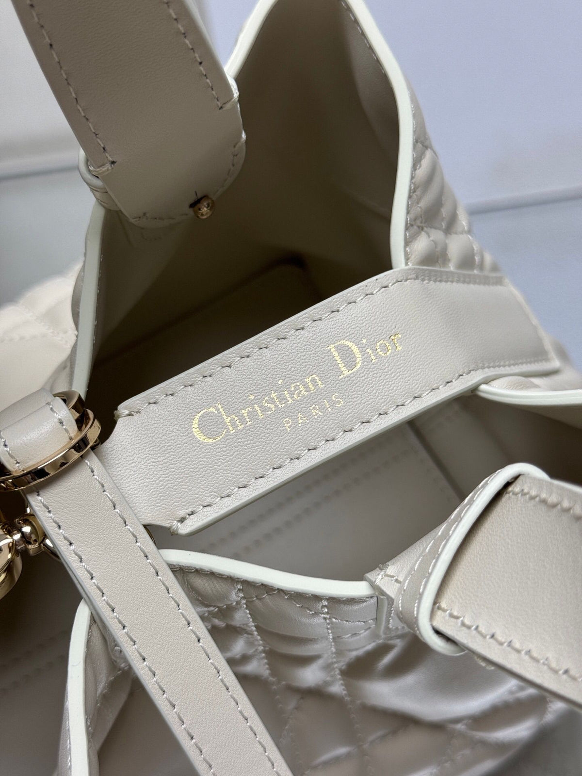 New Color TOUJOURS Handbag [New Color Chalk White Small]