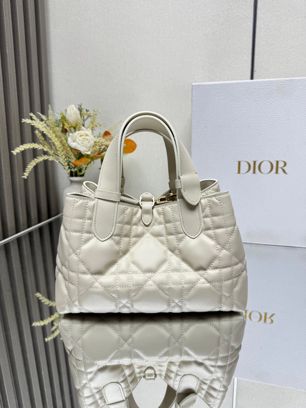 New Color TOUJOURS Handbag [New Color Chalk White Small]