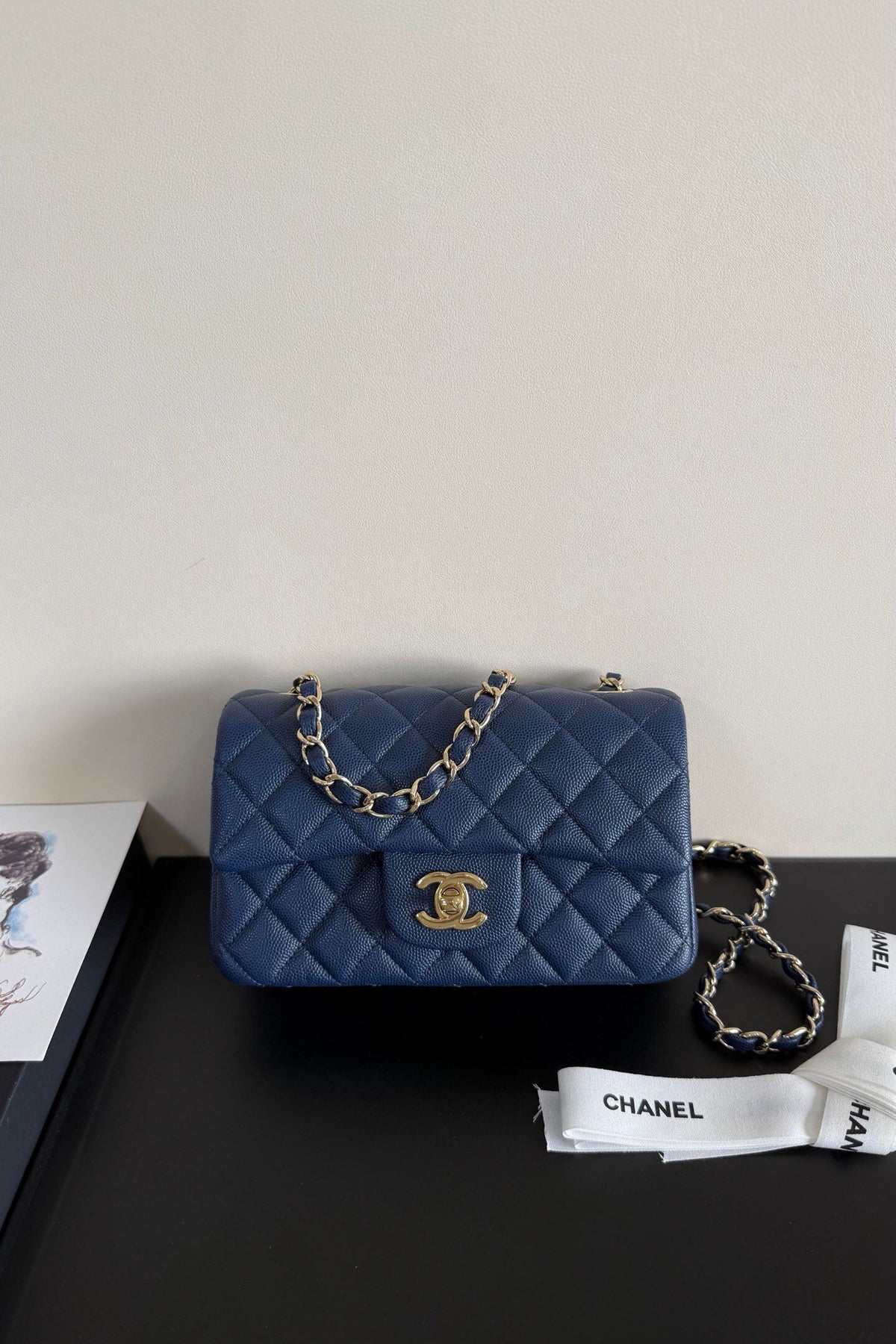 CF1116 new product fine ball pearlescent cowhide caviar (ball pattern) brand new upgraded version of the top original single item. Original leather imported from France. The fullness of the rhombus. The shape of the whole bag is particularly perfect in