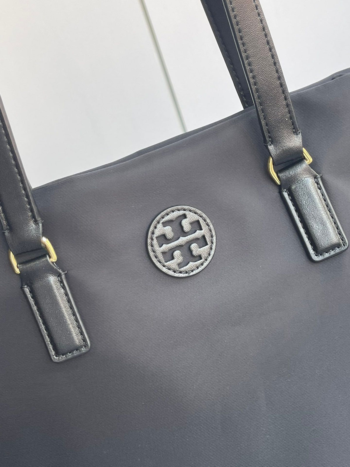 Black and blue arrived at 81478 tory Burch ELLA new solid color nylon shoulder tote bag with excellent practicality, size 372616, number h007