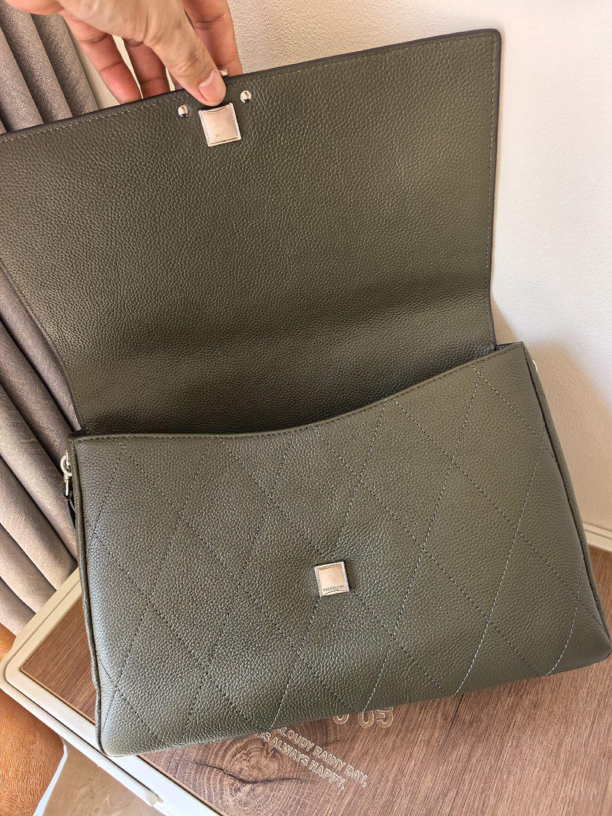 Title: 1520 Large TORY BURCH | Black Gold Charlie Quilted Shoulder Collection Black Gold Charlie Bag Selection Guide Here Comes the Large Super Capacity, Commuter Stopper, Short Apprentice, OK, Medium Size, Suitable for Daily Streetwear, Super Atmosphere