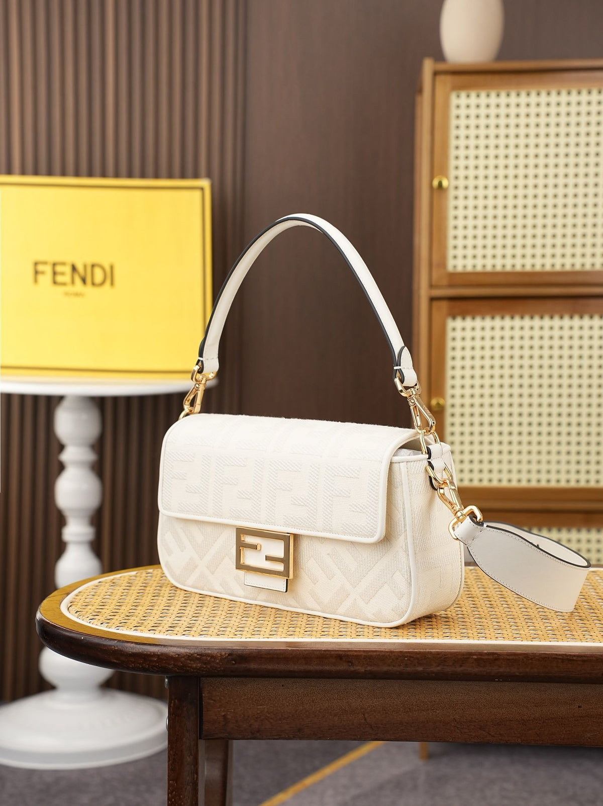 Model 6005, size 266.5 x 13.5 cm