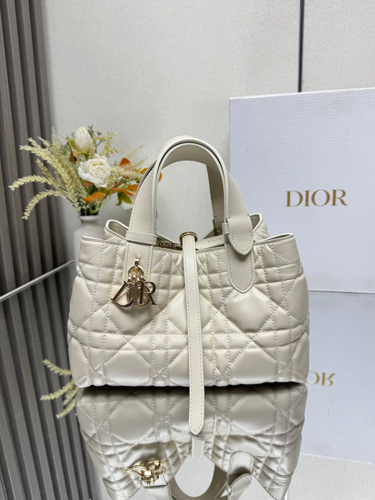 New Color TOUJOURS Handbag [New Color Chalk White Small]