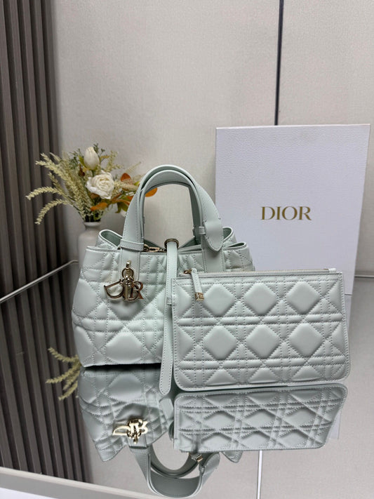 New color TOUJOURS handbag [new color light green small]