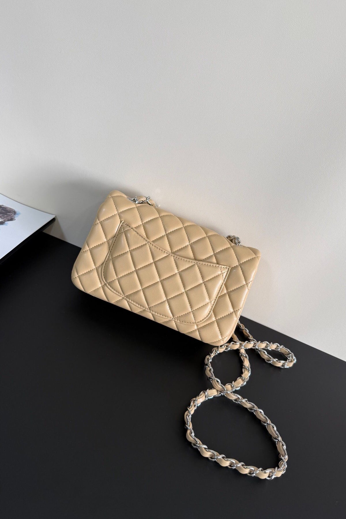 Upgraded version (full leather inside and outside) CF 20cm lambskin. Exclusive good product on the market. Please see the pictures for leather details and workmanship. It is perfect. Welcome to compare. 116 apricot silver buckle.