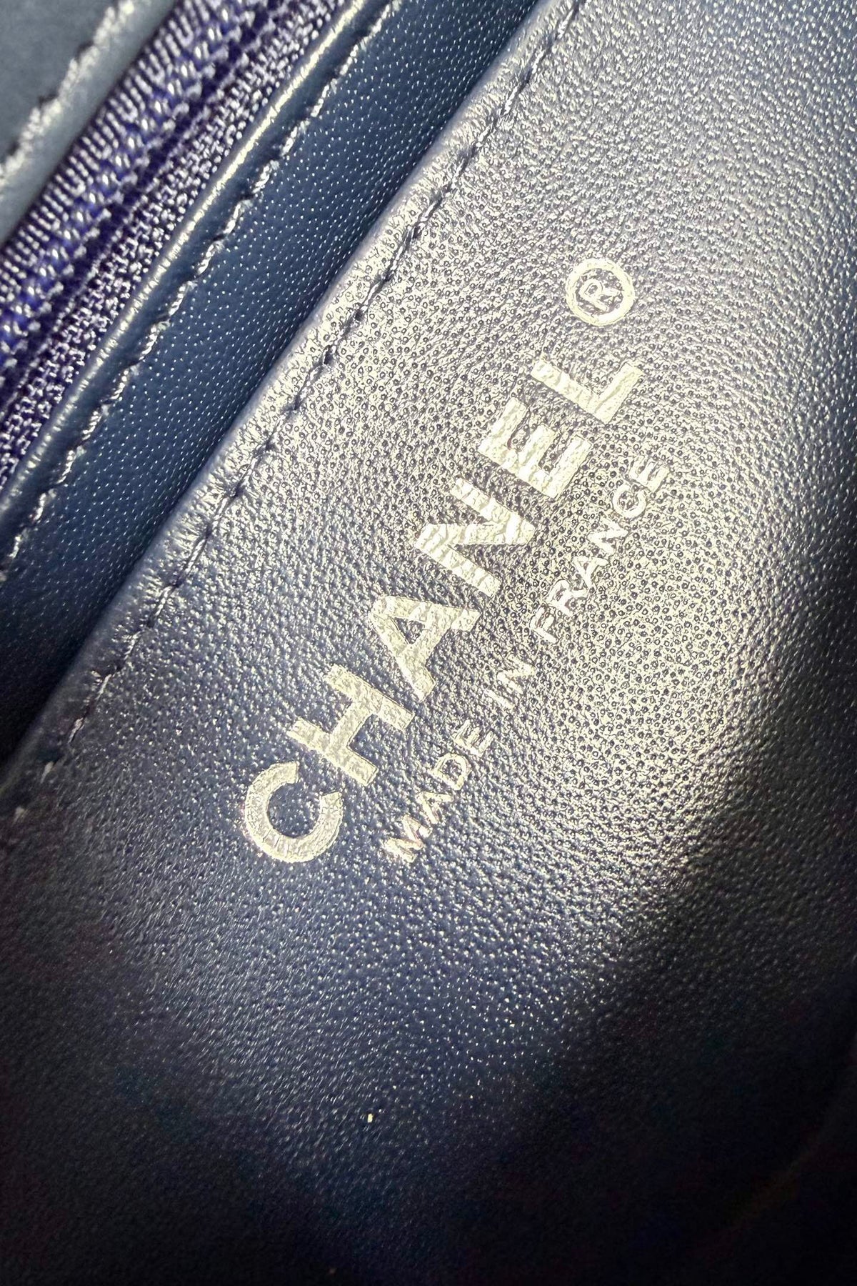 Upgraded version (full leather inside and outside) CF 20cm lambskin. Exclusive product in the market. Please see the pictures for leather details and workmanship. It is perfect. Welcome to compare. 116 dark blue silver buckle.