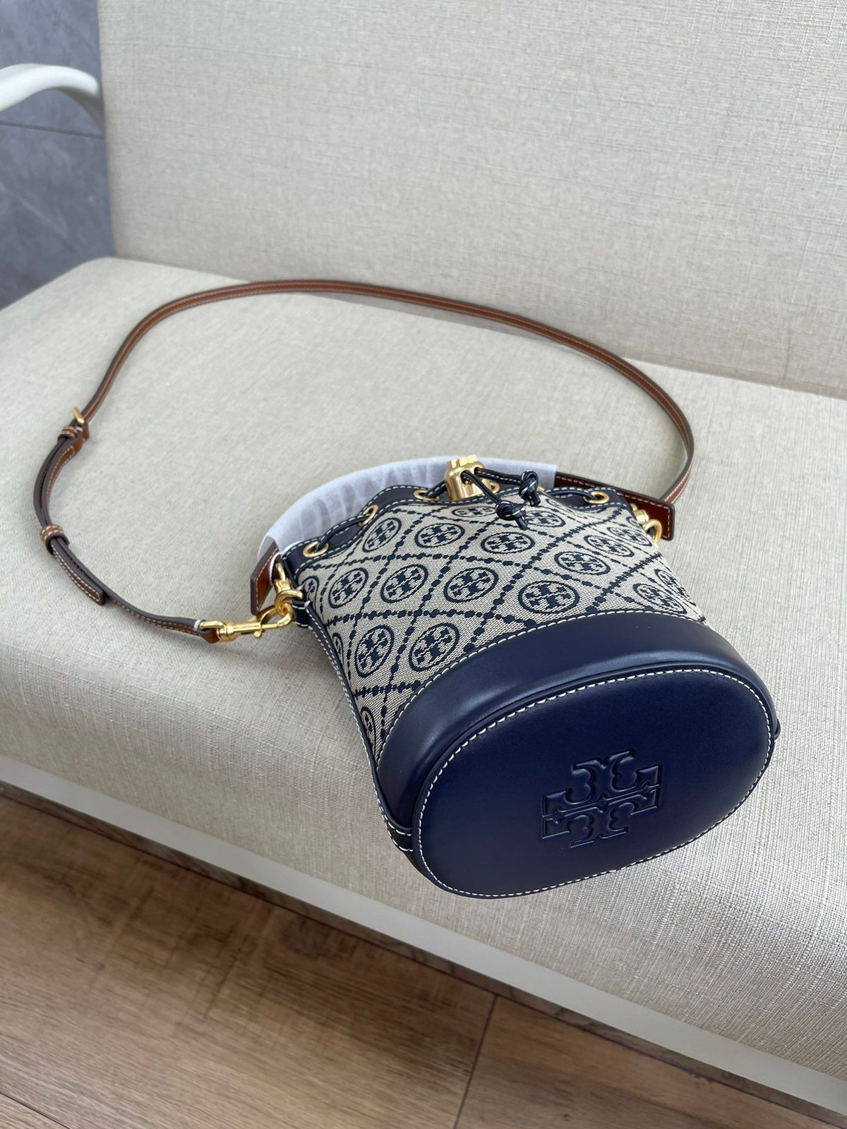 TORY BURCH TB Latest and Most Popular TMonogram Jacquard Drawstring Bucket Bag Logo Jacquard Double T Logo Women's Single Shoulder Crossbody Stray Bag Size: Length 16, Height 18.5, Width 11