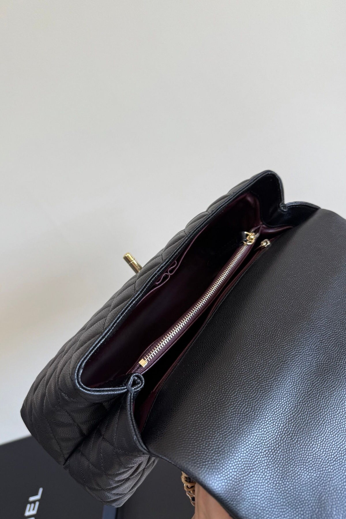 A184Coco handle top flip single shoulder chain handle bag, detachable shoulder strap, original cowhide soft to the touch, full copper hardware, size 28cm1150