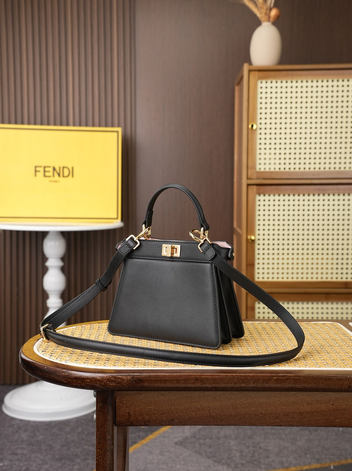 Model 8005, small size 20*11*15cm, FE ND1 "peekaboo I see u" handbag. Brand new "peekaboo I see u" is designed to showcase your unique side. The new style continues the classic trapezoidal silhouette and square twist lock design of the original "peekaboo"