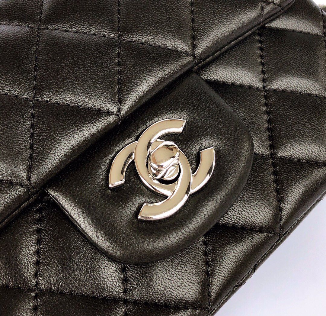 Fatty Fang Mini 17cm CF has a very feminine elegance, inherits the classics, is listed as the historical sales champion, and is an indispensable item in every pink fan’s wardrobe. 17cmp650 sheepskin