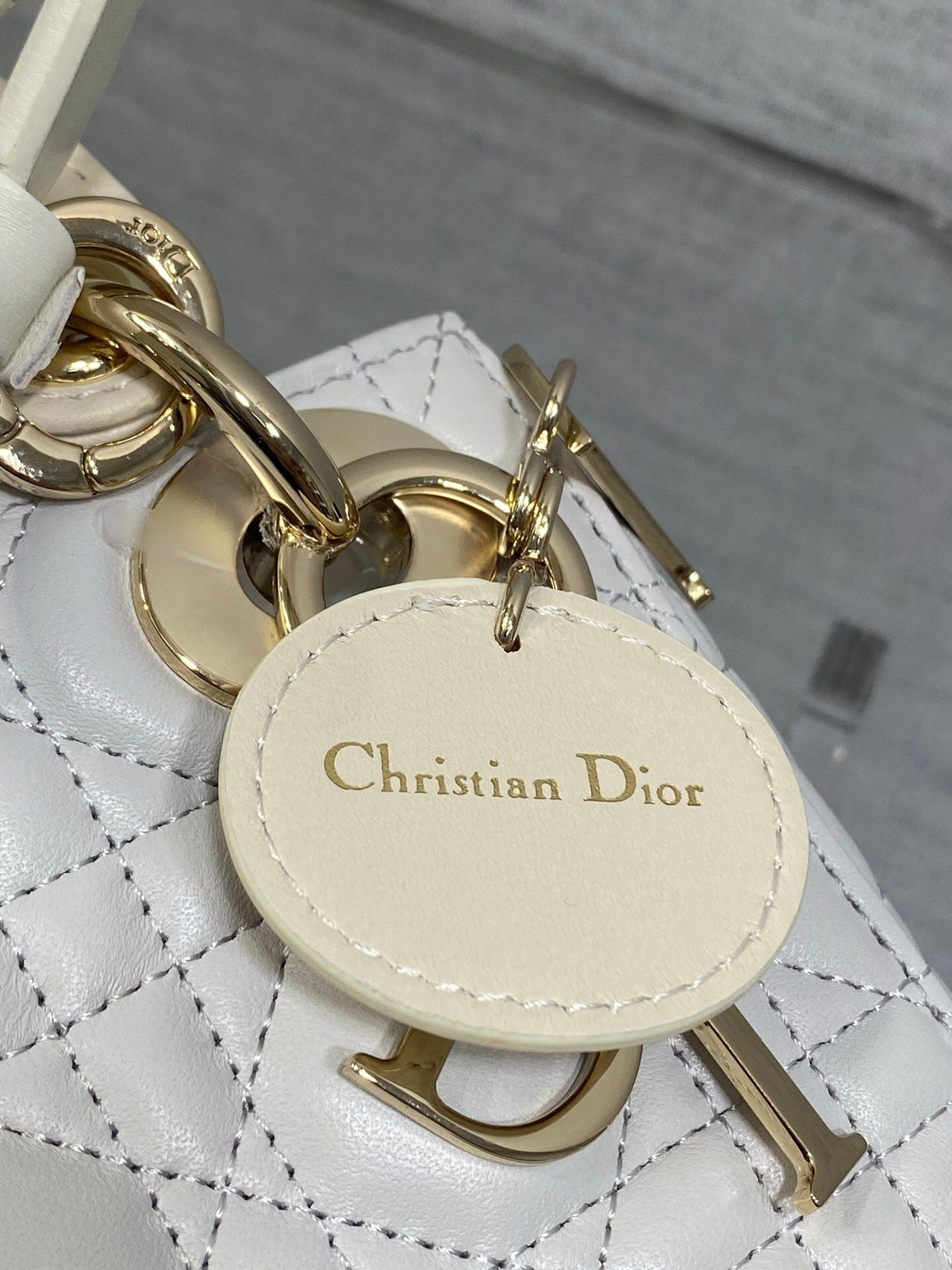 Classic Lady's latest bow-tie Princess Diana bag. A must-have three-compartment bag for everyone. Charming, elegant and full of aura. It is also full of femininity when carried cross-body. Classic fashion style. This beautiful bag is available on Instagra