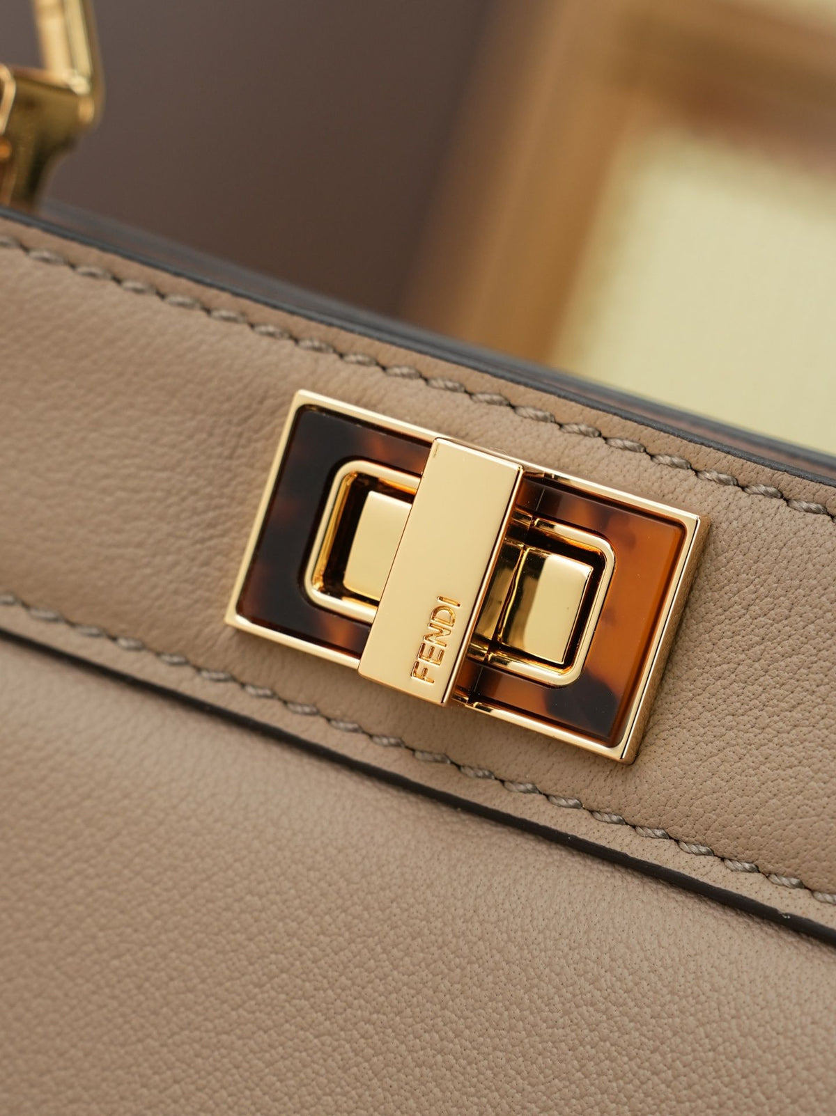Model 8005 small size 201115cm FE ND1 peekaboo I see u handbag, brand new peekaboo I see u just to see your different side, new design continues the classic peekaboo trapezoidal contour and square twist lock design, with organ style design added to the