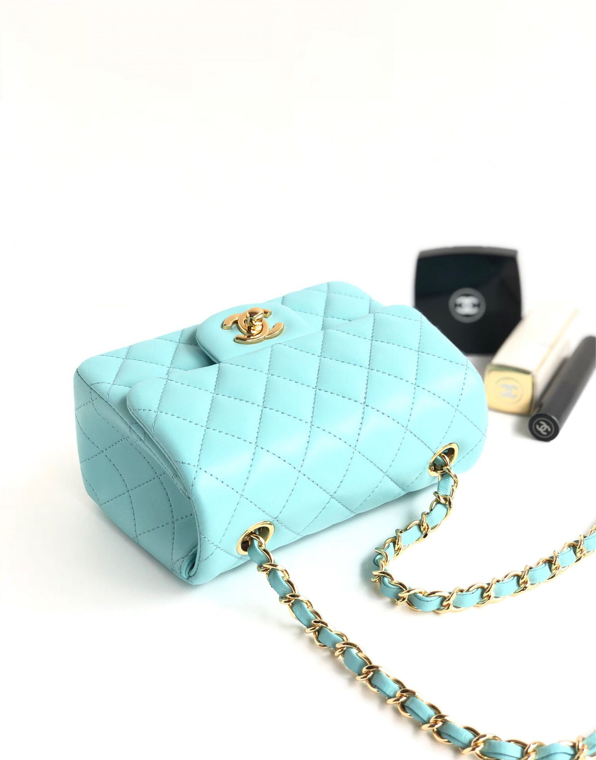 Fang Fatzi Mini 17cm CF has a very feminine elegance and inherits classics. It is listed as the historical sales champion and is an indispensable piece in every pink fan’s wardrobe. 17cm650 Sheepskin