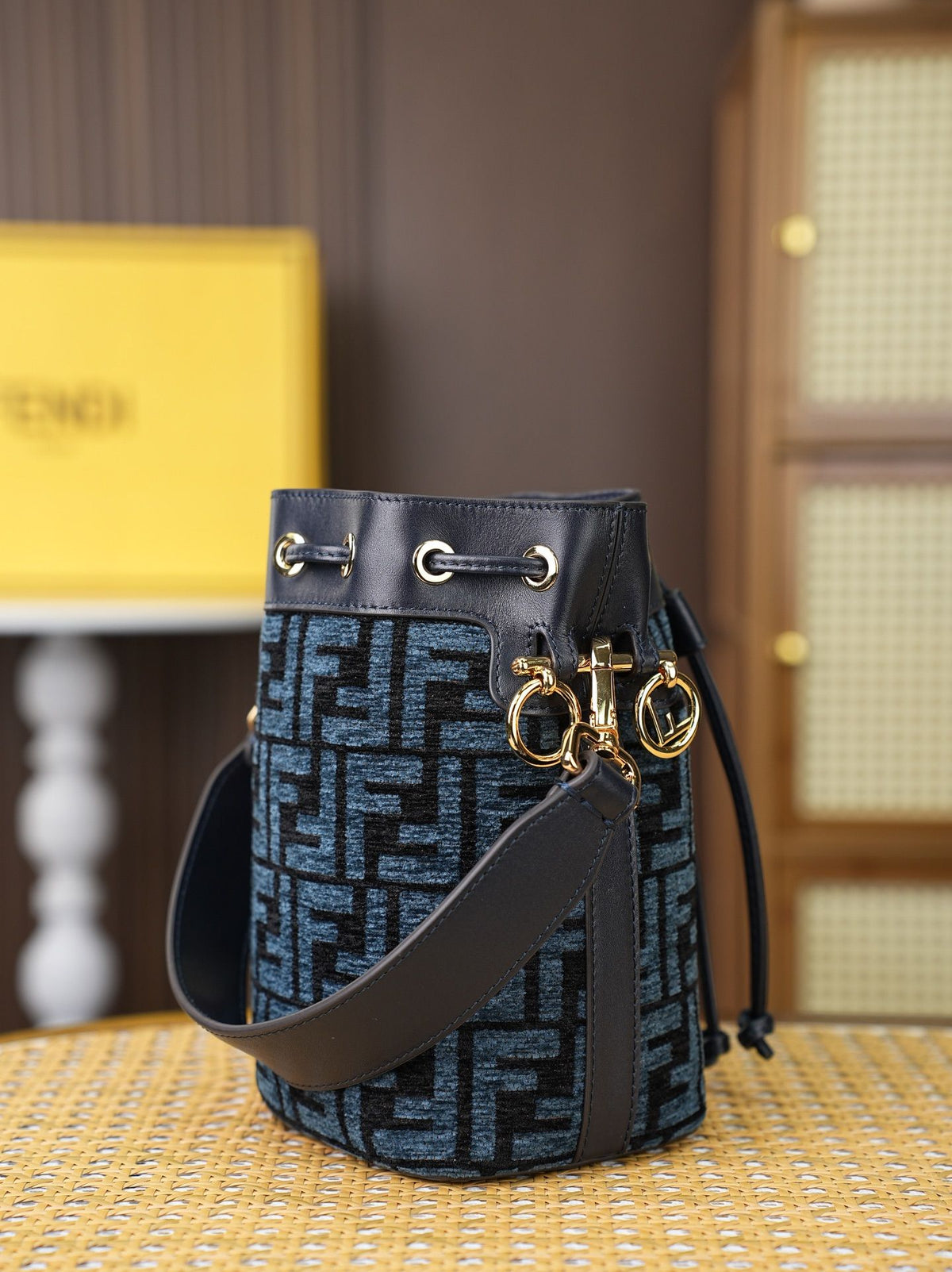 Model: 96827, Dark Blue, Size: 181210㎝. This FENDI-style MON TRÉSOR bucket bag features the iconic pigeon grey FF logo. It is highly practical for both shoulder or hand-carrying