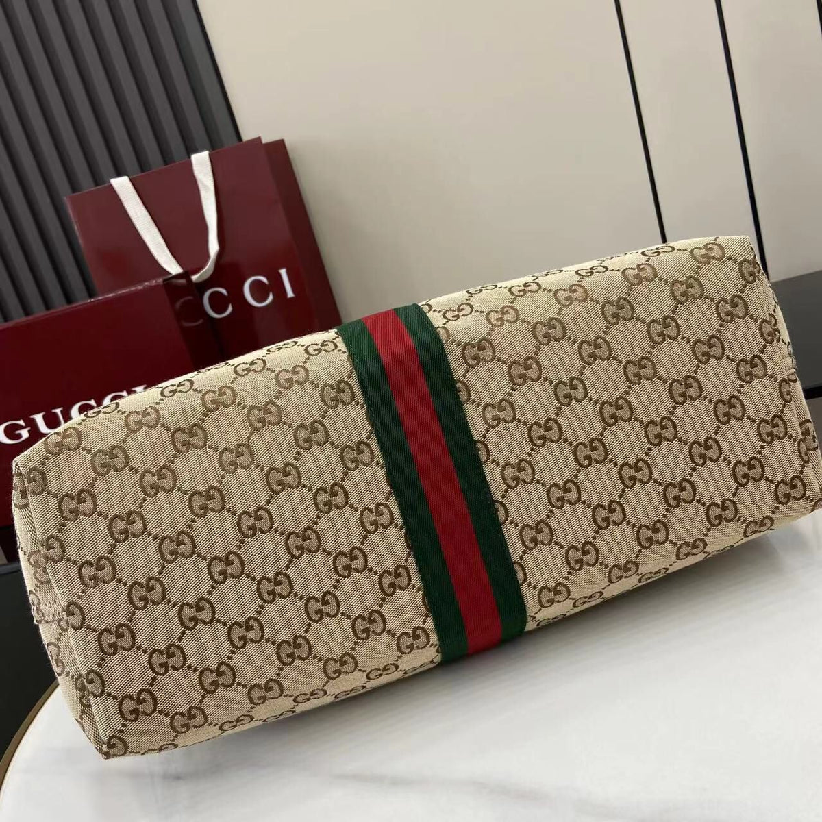 this top-of-the-line original single-piece bag with original leather and full packaging is the latest addition to the Giglio series, showcased at the 2026 early spring fashion show in Florence. It pays tribute to the brand's Italian roots