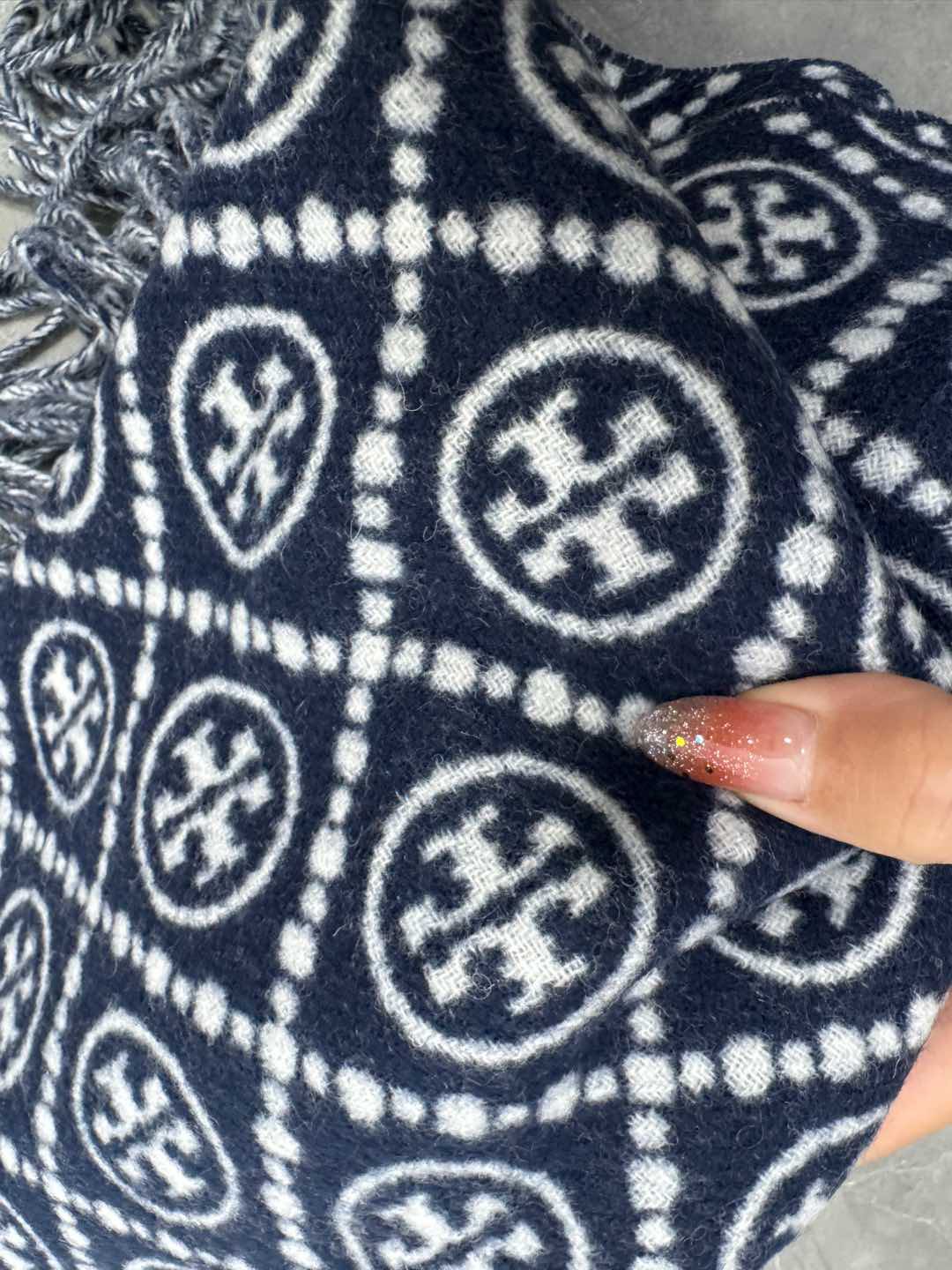 TORY BURCH.TB new double-sided scarf/navy blue