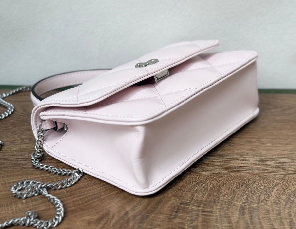 Lavender Purple TORY BURCH KIRA CHEVRON DIAMOND QUILT MINI TOP HANDLE CHAIN WALLET Mini Flip Tote With Fluffy Diamond Quilted Design, Three Dimensional Texture Shines on Classic Shapes, Paired with Iconic Slanted Double T LOGO and Chain Shoulder Strap