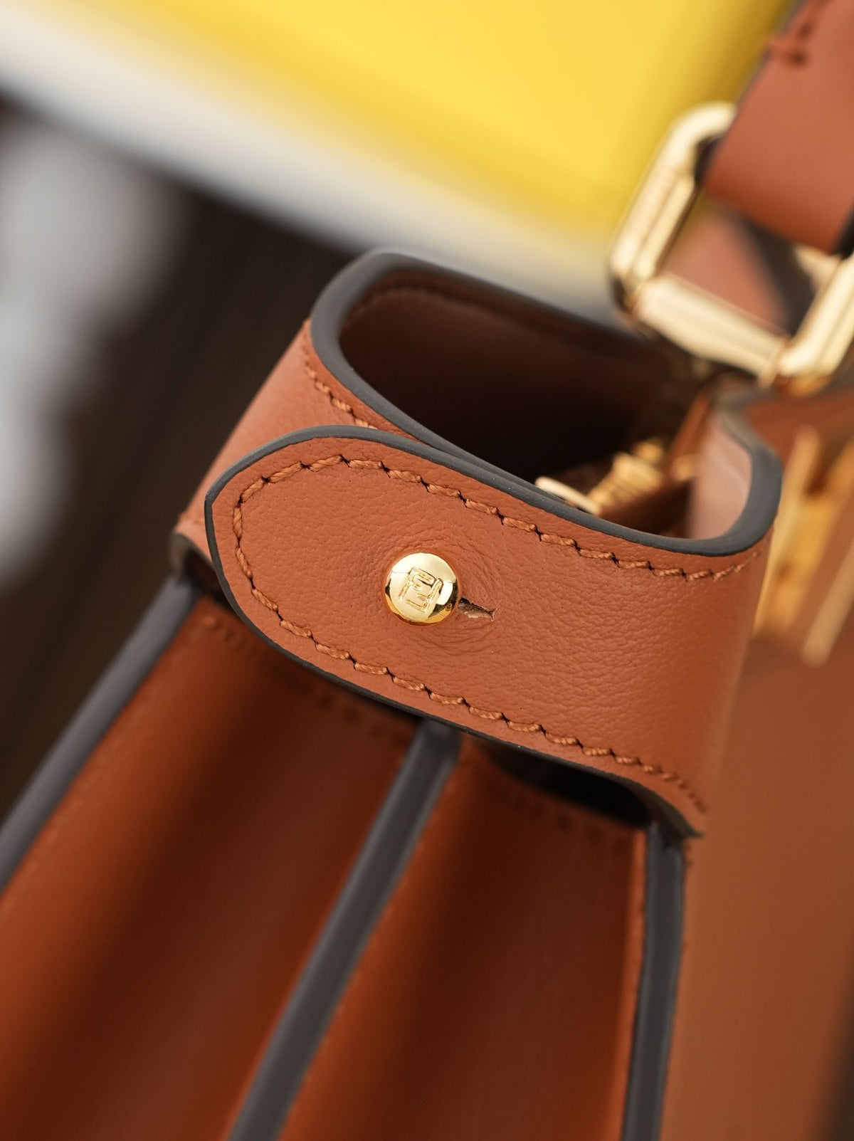 In Model 8005, the dimensions are 27x21x9.5cm